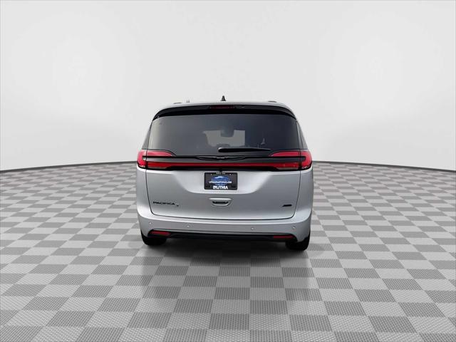 2026 Chrysler Pacifica Select AWD