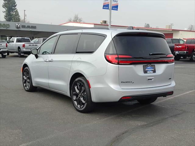 2026 Chrysler Pacifica Select AWD