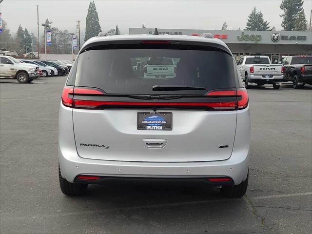 2026 Chrysler Pacifica Select AWD