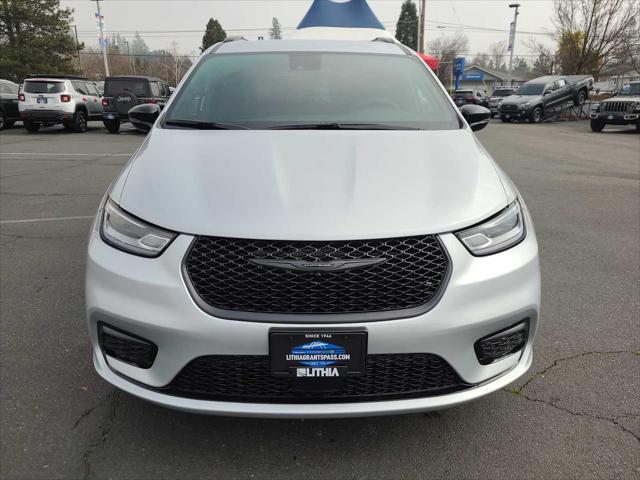 2026 Chrysler Pacifica Select AWD