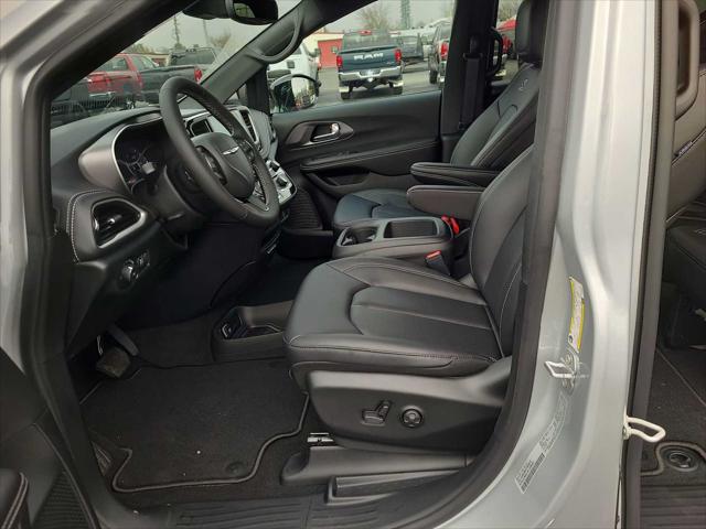 2026 Chrysler Pacifica Select AWD