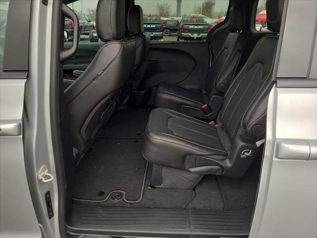 2026 Chrysler Pacifica Select AWD