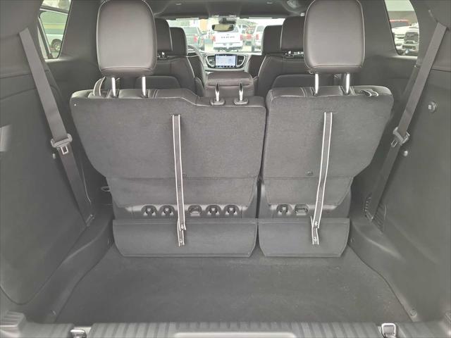 2026 Chrysler Pacifica Select AWD