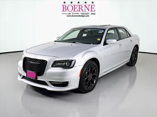 2023 Chrysler 300 Touring L AWD