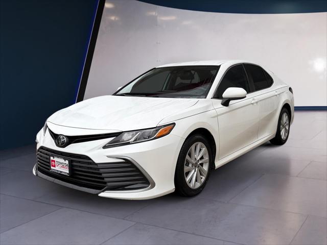2022 Toyota Camry LE's photo