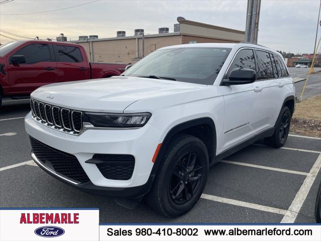 2023 Jeep Grand Cherokee Laredo 4x2