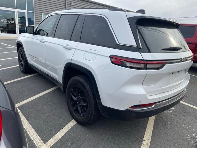 2023 Jeep Grand Cherokee Laredo 4x2