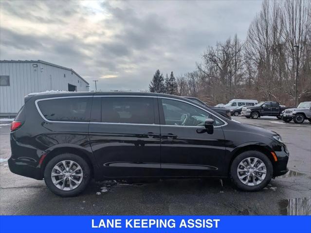 2026 Chrysler Pacifica Select AWD