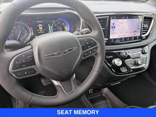 2026 Chrysler Pacifica Select AWD