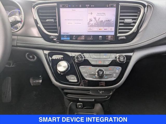 2026 Chrysler Pacifica Select AWD