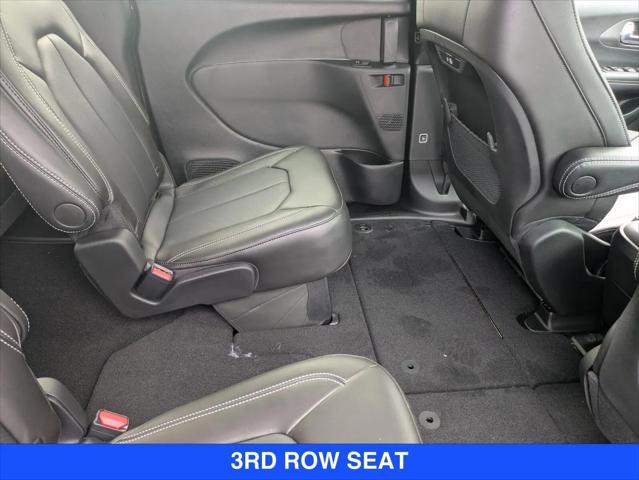 2026 Chrysler Pacifica Select AWD