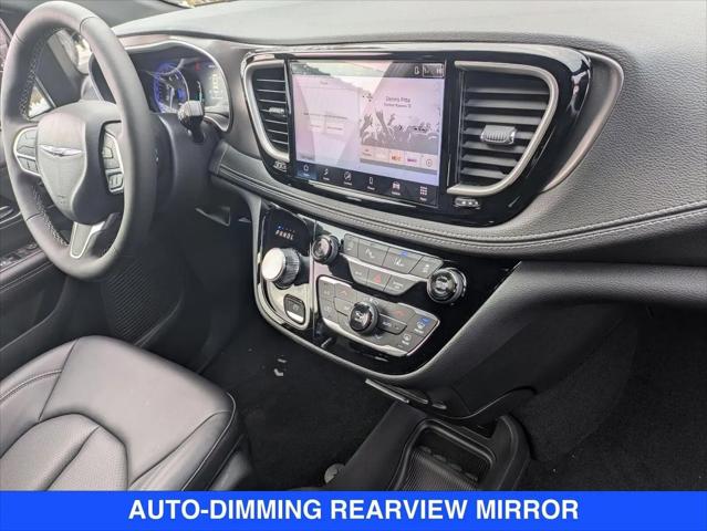 2026 Chrysler Pacifica Select AWD