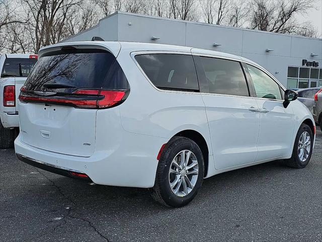 2026 Chrysler Pacifica Select AWD