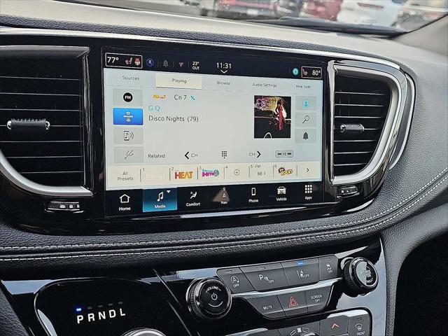 2026 Chrysler Pacifica Select AWD