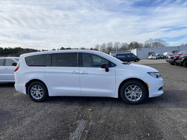2026 Chrysler Voyager LX