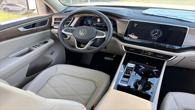 2026 Volkswagen Atlas SE with Technology