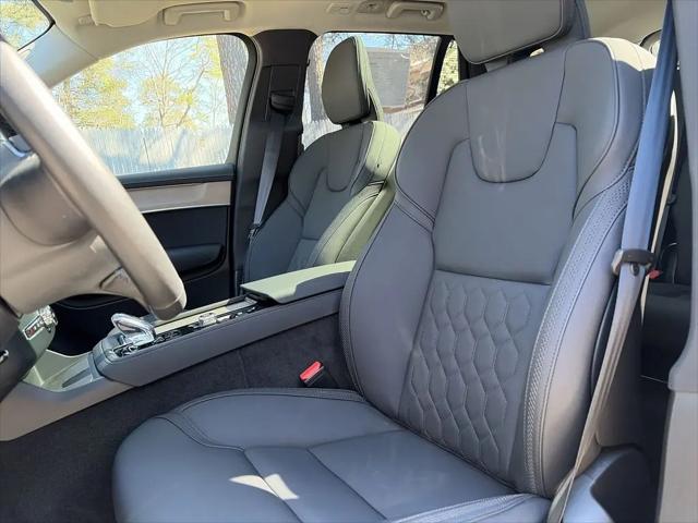 2025 Volvo XC90 B6 Plus 7-Seater