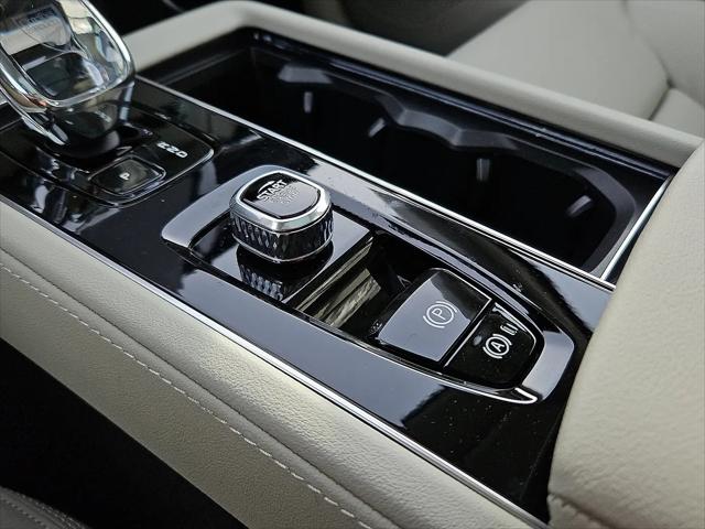 2026 Volvo XC90 Ultra, B6 AWD Gas (mild hybrid), Gasoline, Bright, 7 Seats