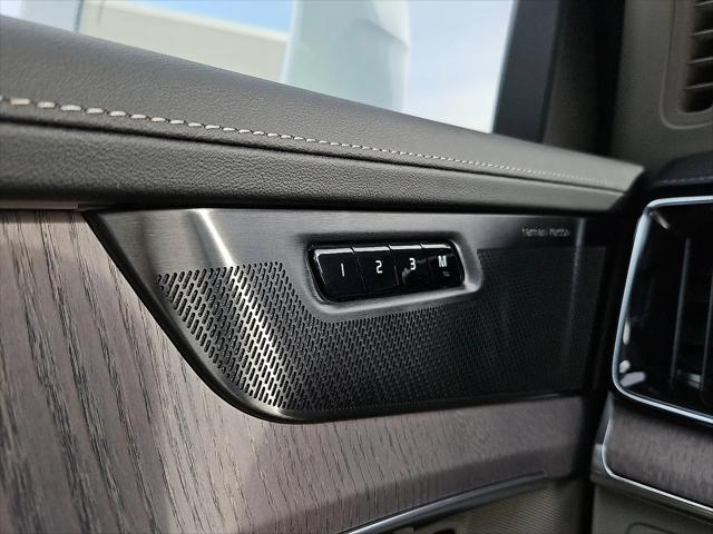 2026 Volvo XC90 Ultra, B6 AWD Gas (mild hybrid), Gasoline, Bright, 7 Seats