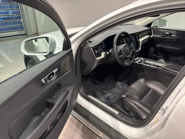 2023 Volvo V60 Cross Country B5 Ultimate