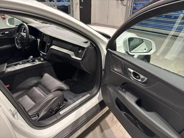 2023 Volvo V60 Cross Country B5 Ultimate