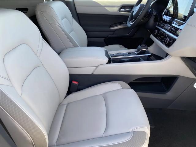 2025 Nissan Pathfinder SL FWD