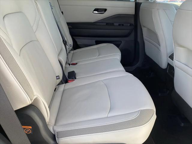 2025 Nissan Pathfinder SL FWD