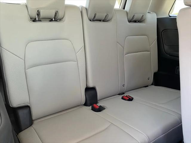 2025 Nissan Pathfinder SL FWD