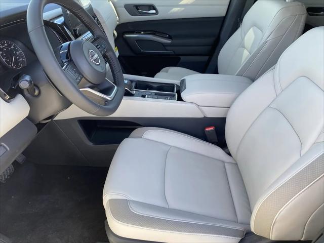 2025 Nissan Pathfinder SL FWD