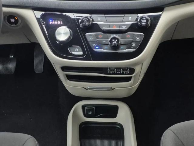 2024 Chrysler Voyager LX