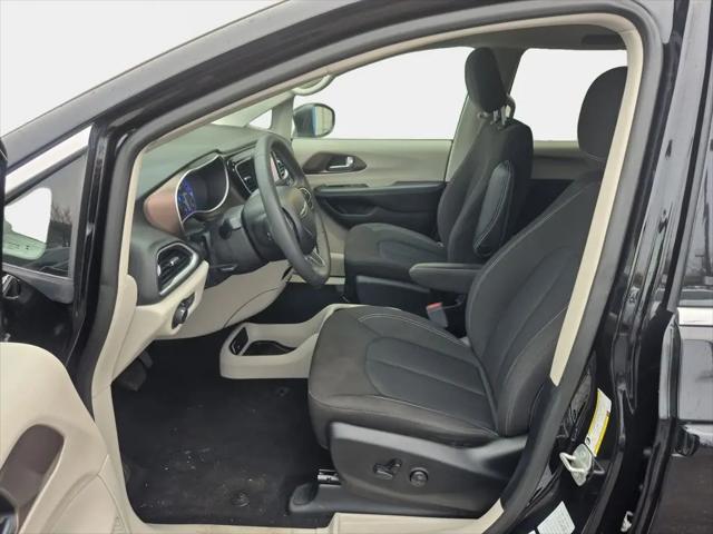 2024 Chrysler Voyager LX