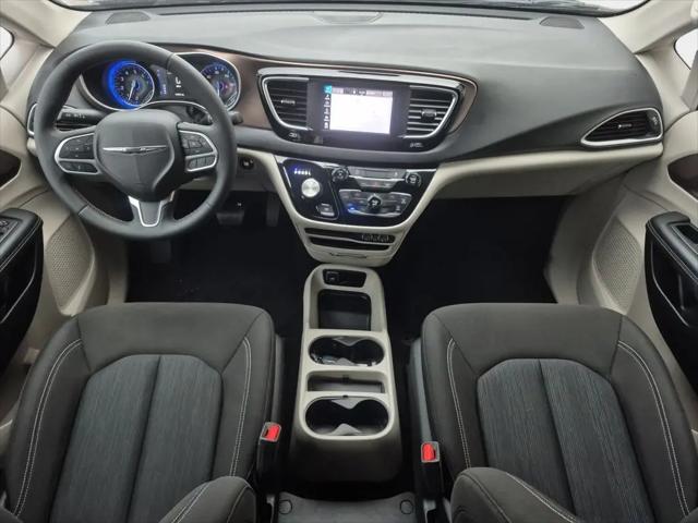 2024 Chrysler Voyager LX