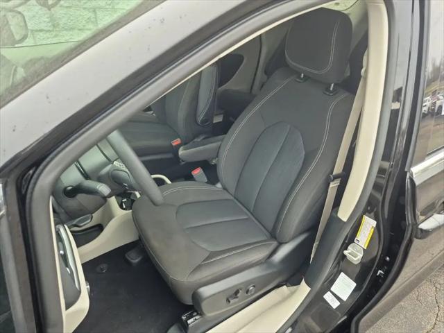2024 Chrysler Voyager LX