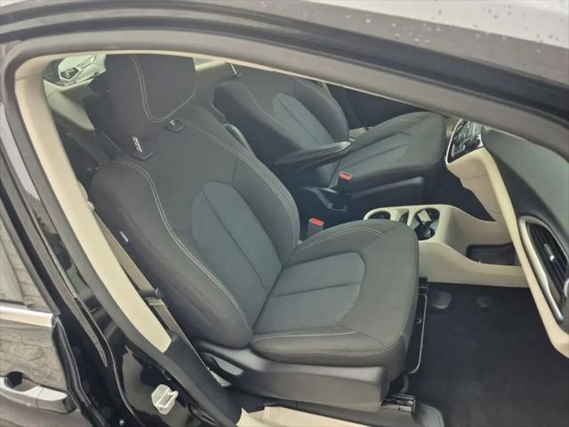 2024 Chrysler Voyager LX