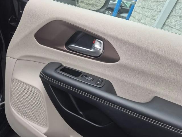2024 Chrysler Voyager LX