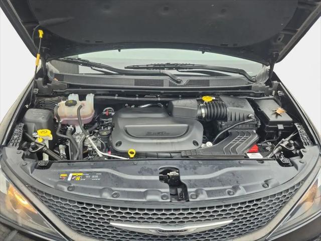 2024 Chrysler Voyager LX