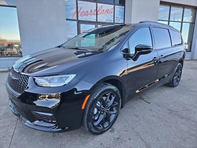 2026 Chrysler Pacifica Select AWD