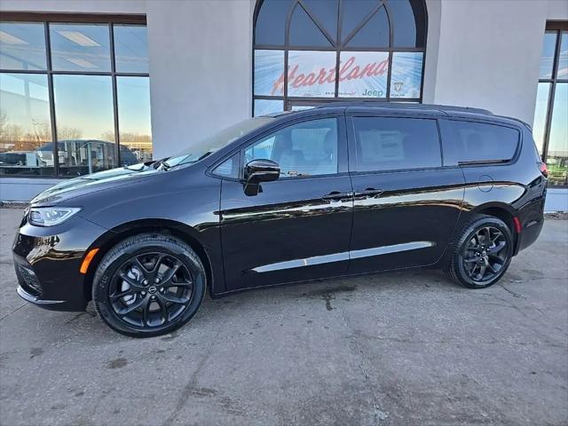 2026 Chrysler Pacifica Select AWD