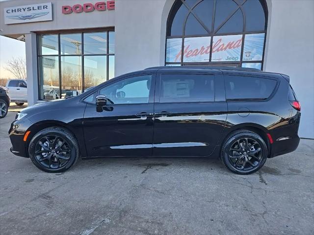 2026 Chrysler Pacifica Select AWD
