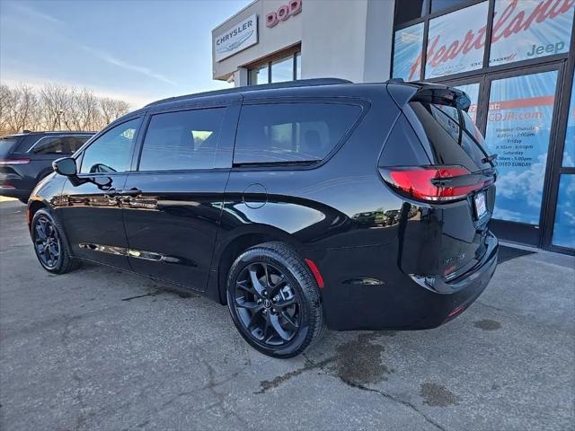 2026 Chrysler Pacifica Select AWD