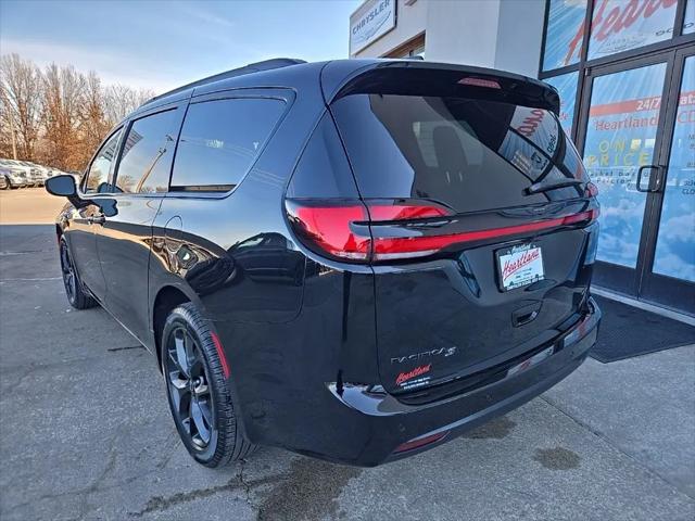 2026 Chrysler Pacifica Select AWD
