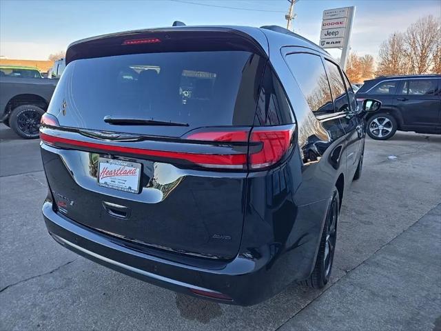 2026 Chrysler Pacifica Select AWD