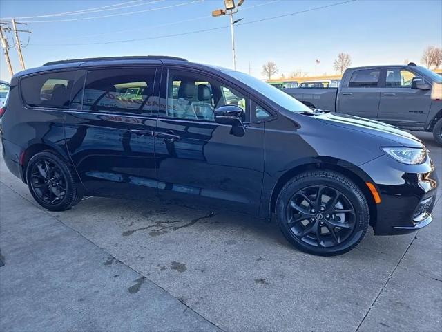 2026 Chrysler Pacifica Select AWD