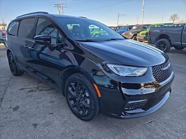 2026 Chrysler Pacifica Select AWD