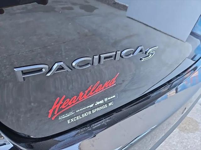2026 Chrysler Pacifica Select AWD