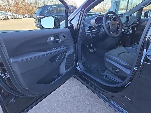 2026 Chrysler Pacifica Select AWD