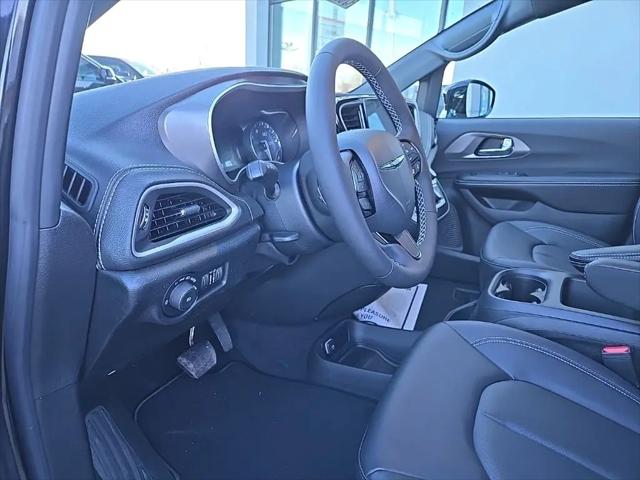 2026 Chrysler Pacifica Select AWD