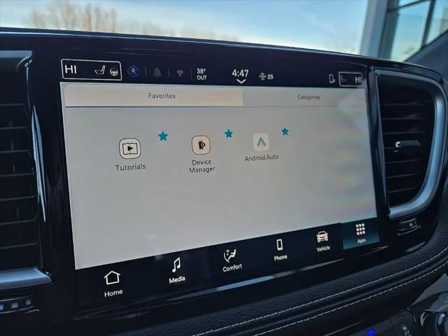 2026 Chrysler Pacifica Select AWD