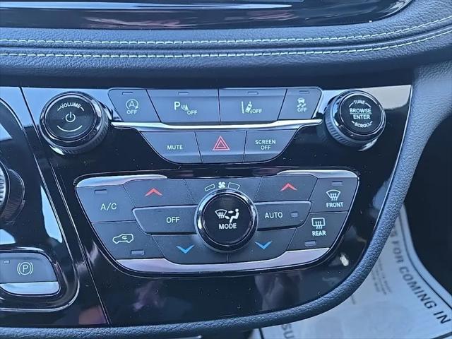 2026 Chrysler Pacifica Select AWD