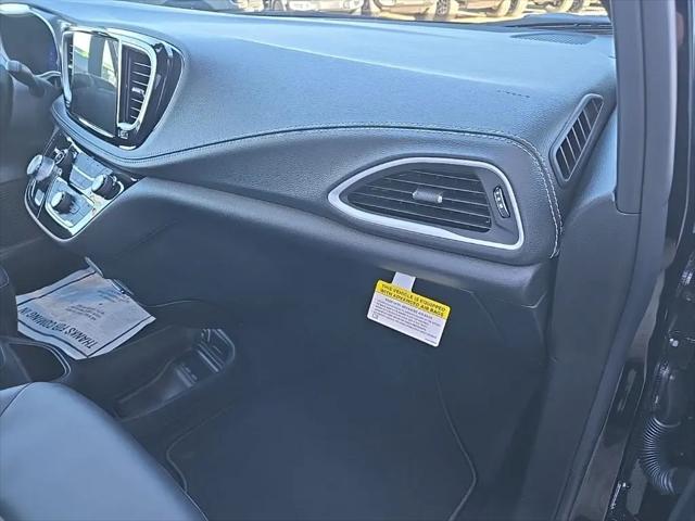 2026 Chrysler Pacifica Select AWD